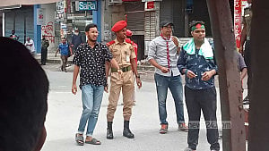 Students step up to control traffic on the roads