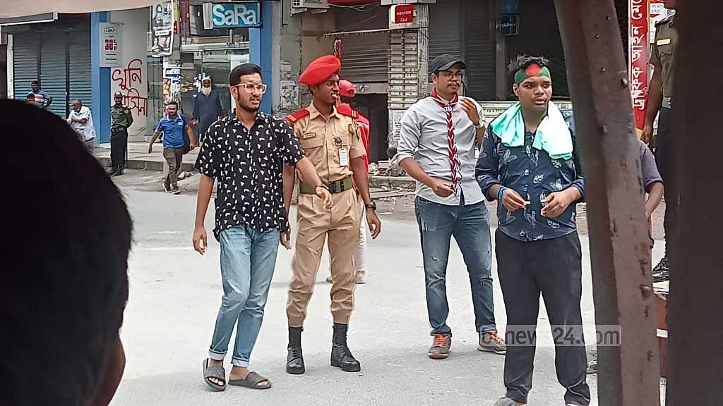 Students step up to control traffic on the roads