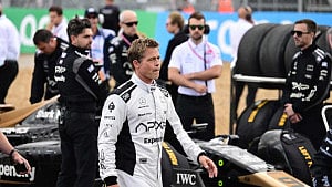 Hamilton impressed by Pitt's speed in F1 movie