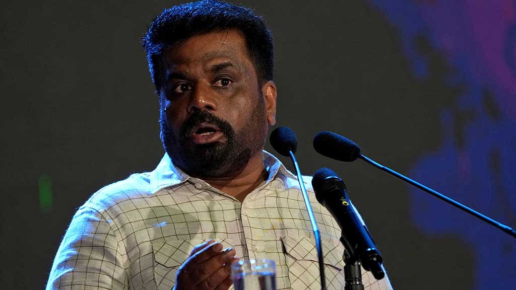 রাজধানী কলম্বোয় এক নির্বাচনি জনসভায় বক্তব্য রাখছেন শ্রীলঙ্কার প্রেসিডেন্ট অনুঢ়া কুমারা দিশানায়েকে। ছবি: রয়টার্স 