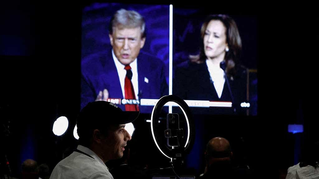 FILE PHOTO: Members of the media use a screen to watch the presidential debate, as Republican presidential nominee, former US President Donald Trump and Democratic presidential nominee, US Vice President Kamala Harris attend a presidential debate hosted by ABC in Philadelphia, Pennsylvania, US, Sept 10, 2024. REUTERS/Evelyn Hockstein/File Photo