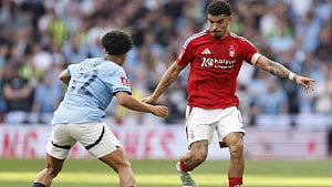 Gibbs-White signs new Forest deal amid Spurs links