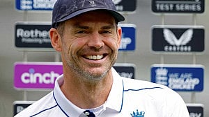 Ex-England fast bowler Anderson gets knighthood