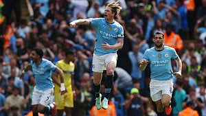 De Bruyne shines as City roar back to crush Palace