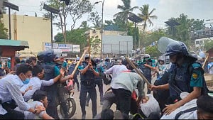Dhaka College, City College students clash again