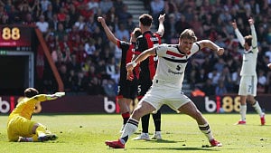 Hojlund goal salvages draw for Man Utd at Bournemouth