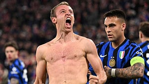 Late goal sees Inter stun Bayern 2-1 at Allianz