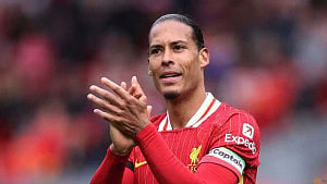 Van Dijk extends Liverpool contract until 2027