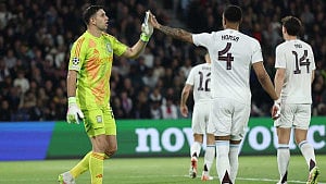 PSG fans unleash boos, insults at Villa's Martinez