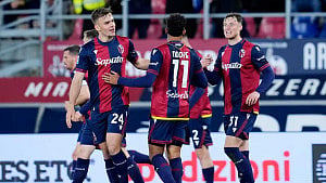 Napoli waste chance to close on Inter