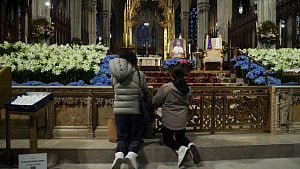 Catholics around the world mourn Pope