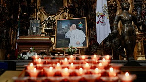 Thousands honour Pope Francis in St Peter's Basilica