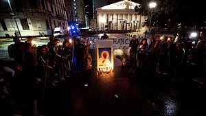 Argentina bids farewell to Pope Francis with 'symbolic embrace'