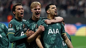 Spurs edge Eintracht to reach Europa League semis