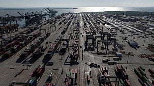 China retaliates as Trump trade tariffs kick in