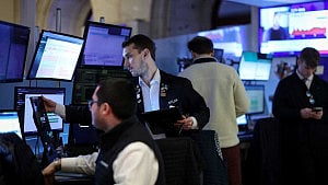 Battered world markets bounce back