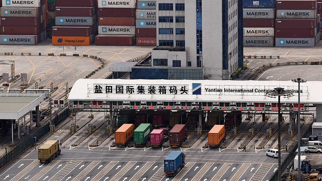 Trucks carrying containers enter the Yantian port in Shenzhen, Guangdong province, China Apr 17, 2025. REUTERS/Tingshu Wang