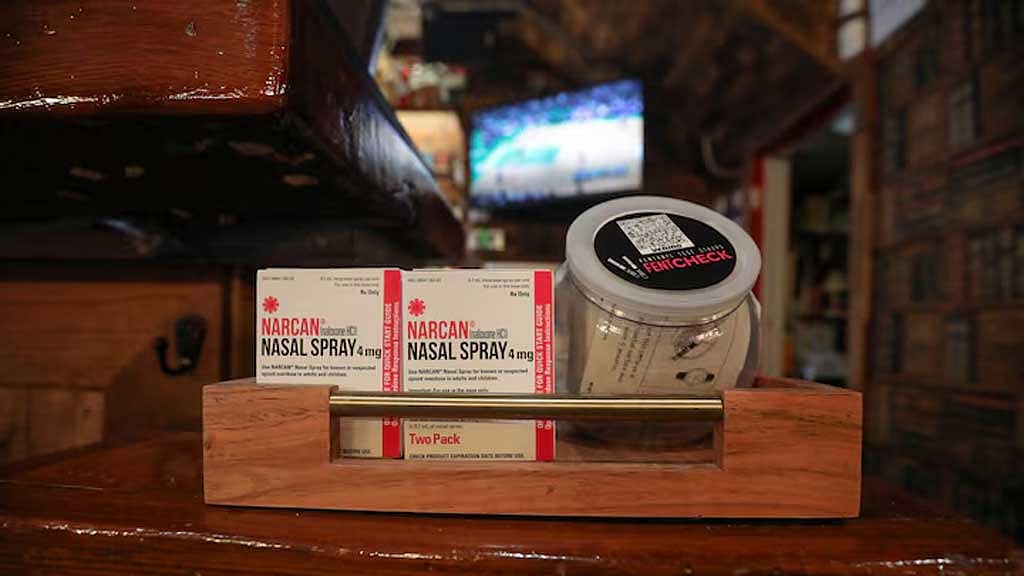 Packages of Narcan, a brand of the overdose-reversal drug naloxone, are displayed in a bar in Oakland, California in 2022. REUTERS/Nathan Frandino