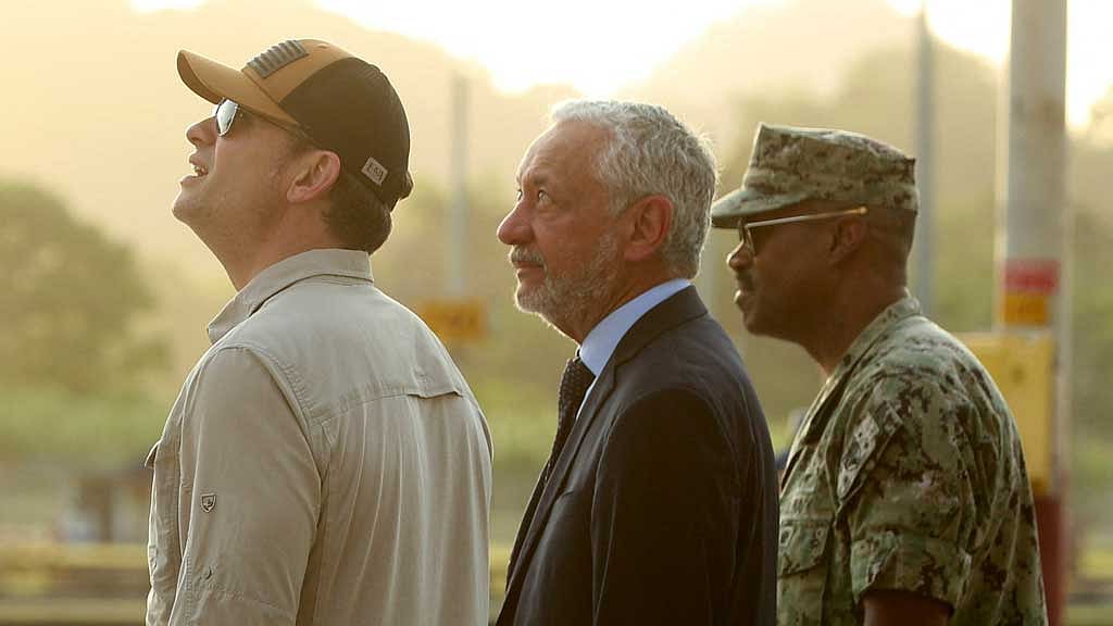 US Secretary of Defense Pete Hegseth, Panama Canal Authority Administrator Ricaurte Vasquez, and Commander of the US Southern Command Adm. Alvin Holsey tour the Miraflores locks, in Panama City, Panama Apr 8, 2025. REUTERS/Aris Martinez