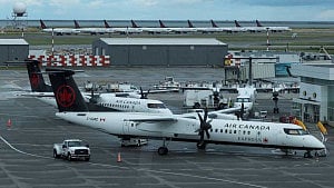 Air Canada flight attendants continue strike, delay restart