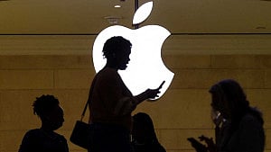 Apple cuts jobs across sales team