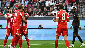 Bayern beat Augsburg despite conceding twice