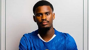 Chelsea sign Ajax’s defender Hato