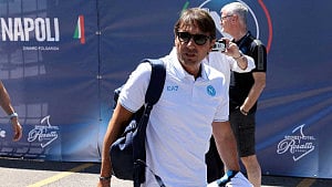 Conte stresses patience despite Napoli favourites tag