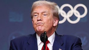 WH prepares order targeting banks as Trump claims discrimination