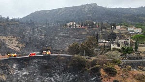 Southern France factory fire prompts shelter