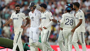 Weather sends Oval Test into final day