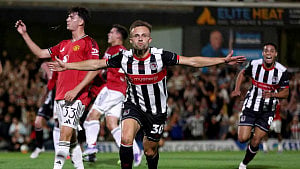 Grimsby knock Man Utd out of League Cup