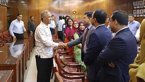 Jahangir warns passport officials against political partisanship