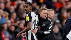 Howe backs Newcastle to sign striker if Isak leaves