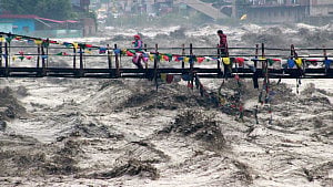 Heavy rains hit Himalayas, spread havoc in India, Pakistan