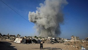 Israel pounds Gaza City suburbs
