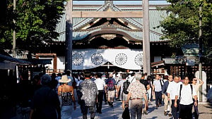 Japan minister joins crowds at controversial shrine
