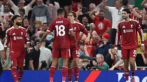 Late Salah, Chiesa goals give Liverpool win in opener