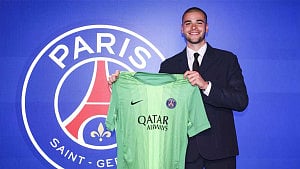PSG sign goalkeeper Chevalier from Lille
