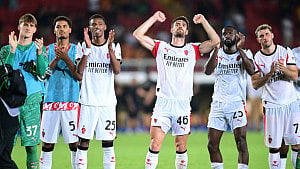 Milan get off the mark against Lecce