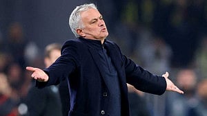 Mourinho leaves Fenerbahce
