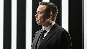 Shareholders sue Tesla, Musk