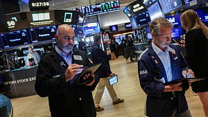 Nasdaq posts record closing high