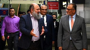 Pakistan commerce minister arrives in Dhaka