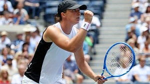 US Open: Swiatek survives scare as Sinner, Osaka cruise