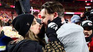 Taylor Swift, Travis Kelce announce engagement