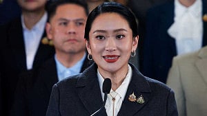 Thai PM removed by court, triggering power scramble