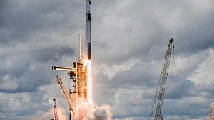 Trump eases spaceflight rules in boon to SpaceX