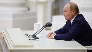 Putin praises US as Ukraine braces for Trump-Putin summit