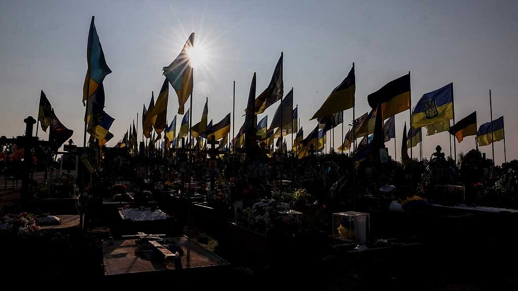 Crosses adorned with tributes stand at a local cemetery, amid Russia's attack on Ukraine, in Zaporizhzhia, Ukraine Jun 5, 2025. REUTERS/Alina Smutko To match Special Report UKRAINE-CRISIS/ENERHODAR
